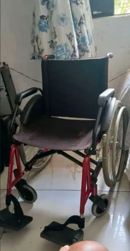 Cadeira de rodas suporta até 150 kilos