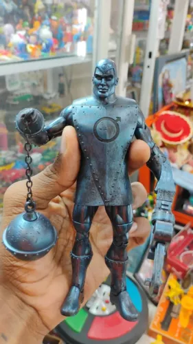 Boneco Iron DC Universe Classics 15 cm