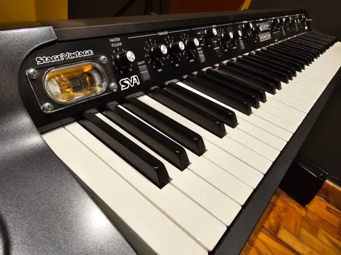 Korg SV-1 73 Black Stage Vintage Piano | Kit Completo com Hardcase e Suporte