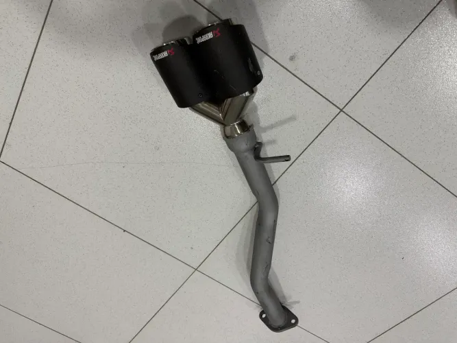 Ponteira de escape catback VW Polo com ponteira akrapovic