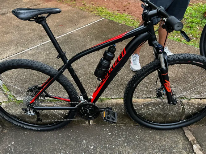 Bicicleta Specialized Rockhopper Sport aro 29