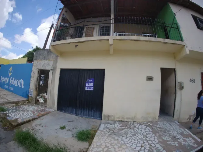 Casa para aluguel possui 80 m² com 2 quartos em Pici - Fortaleza - CE