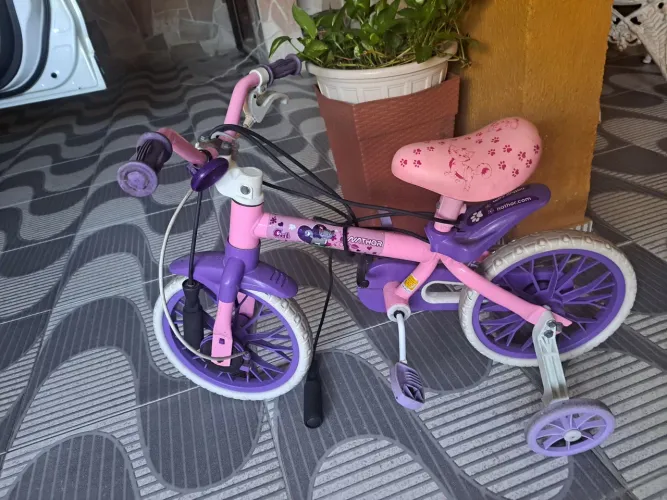 Bicicleta com rodinha primeira infância