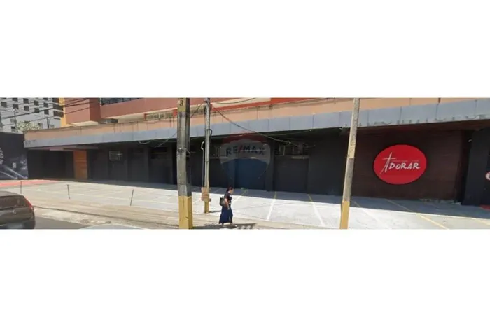 Loja Comercial 876m² na Av. Mister Hull | Fachada Imponente e Grande Visibilidade