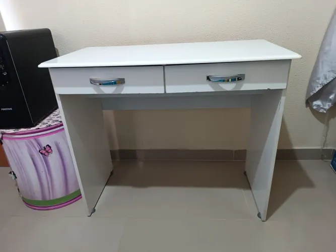 Mesa de Escritório/Estudo com 2 Gavetas - R$ 150