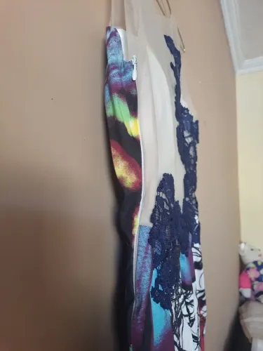 Vestido de festa, bordado com tule nas costas , usado somente uma vez.