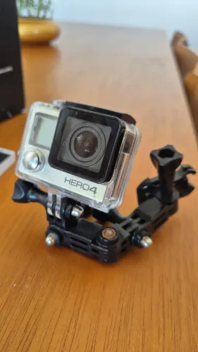GoPro Hero 4 Silver c/ cartão de memória