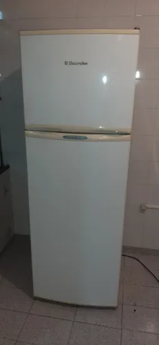 Geladeira Electrolux modelo DC 360