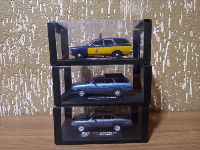 Miniaturas de Carros Antigos em Resina