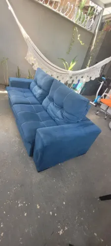 Sofá retrátil 3 lugares em ótimo estado. Azul marinho