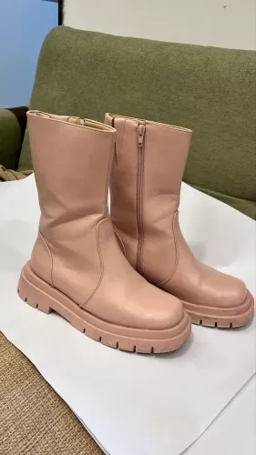 Bota rosa tratorada tamanho 35 