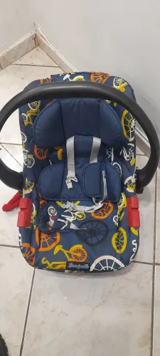 Carrinho de bebê e bebê conforto Burigotto