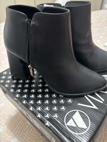 Bota cano curto Via Uno 38 (NOVA)
