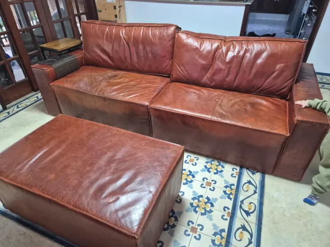 Sofa retrátil em couro envelhecido 2 lugares