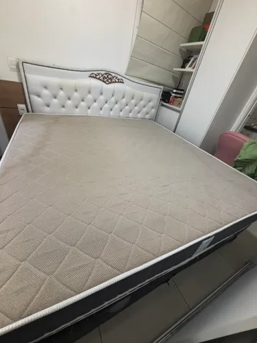 Cama king com bau + cabeceira