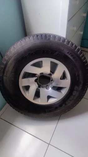 Vendo três rodas com pneus da pajero aro 16
