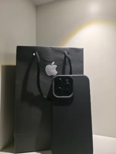 iPhone 15 Pro Max usado, 86% bateria, com capinha e carregador