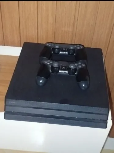 ? PS4 em Ótimo Estado - Pronto para Jogar!