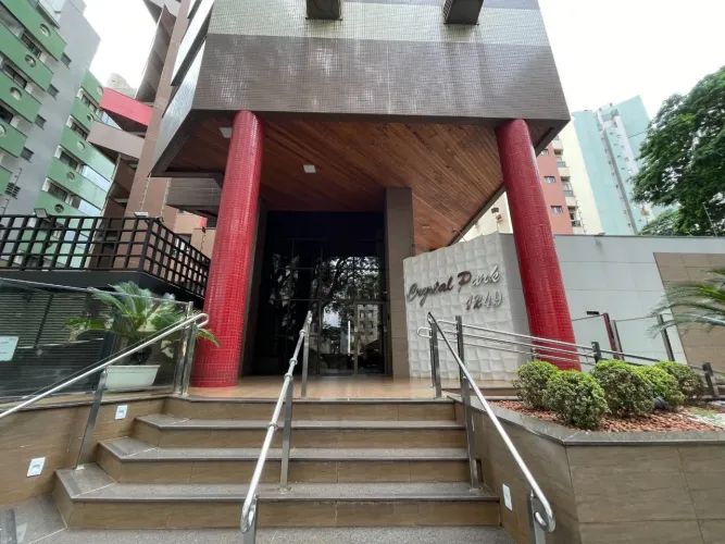 Locação - Apartamento amplo na Zona 07 em Maringá