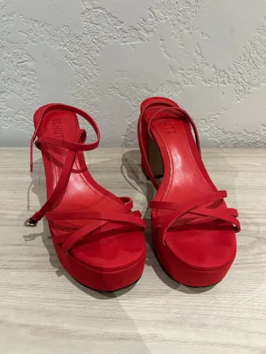 Sandália Schutz vermelha 37
