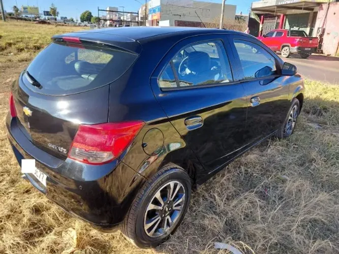 Chevrolet Onix Hatch LTZ 1.4 8V Flex Power Aut. 4P 2015