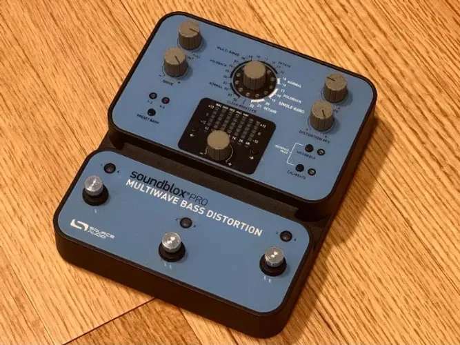 Pedal Source Audio Soundblox Multiwave Distortion para Baixo
