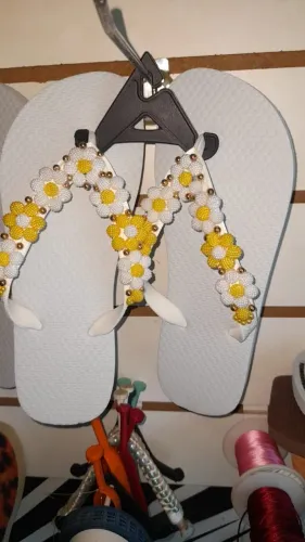 Sandálias Personalizadas com Miçanga Girassol
