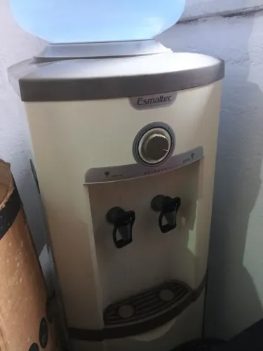 Bebedouro Esmaltec de coluna modelo EGC35B