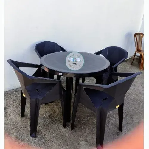 Jogo Mesa Desmontável + 4 Poltronas Diamond