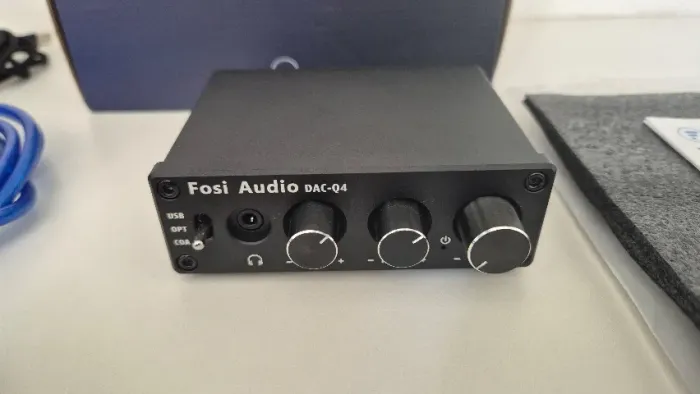 Conversor digital-analógico (DAC) e Amplificador de Fone Fosi Audio Q4 - Completo na Caixa