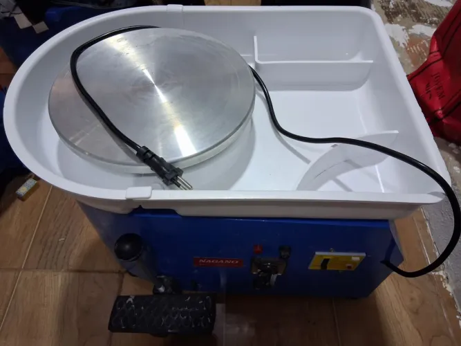 Torno Elétrico Giratório para Cerâmica Pintura e Artesanato Bivolt