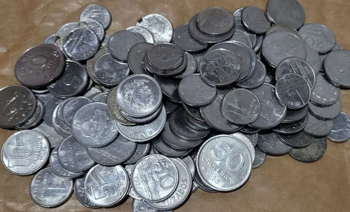 Lote de moedas antigas com mais de 150 moedas