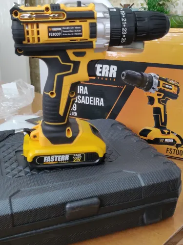 Vendo Furadeira/Parafusadeira FASTERR  com impacto e 2 Baterias 21v.