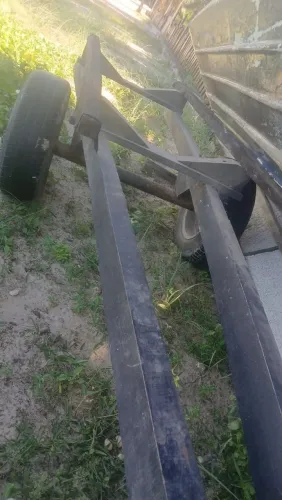 CARROÇA PARA JET-SKI OU BARQUINHO.