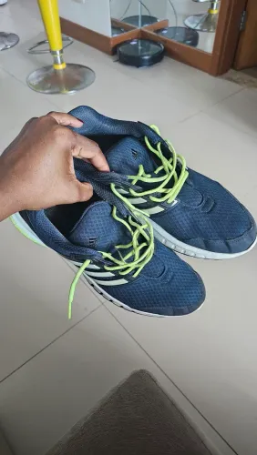 Tênis adidas