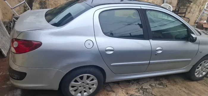 Peugeot 207 Sedan Passion XR 1.4 Flex 8V 4P 2010