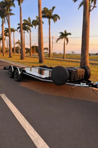 Carreta / reboque plataforma para carro 