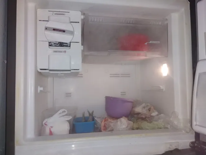 Estou vendendo essa geladeira em ótimo estado