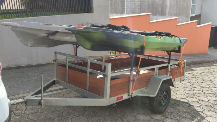 Carretinha Fazendinha 2,40x1,40 metros com adaptação para caiaques de pesca