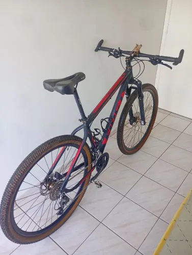 Vendo Bicicleta aro 29 com todos os equipamentos e vestuário