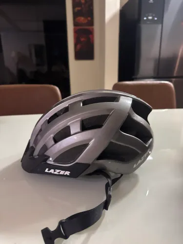 Capacete de bicicleta marca lazer