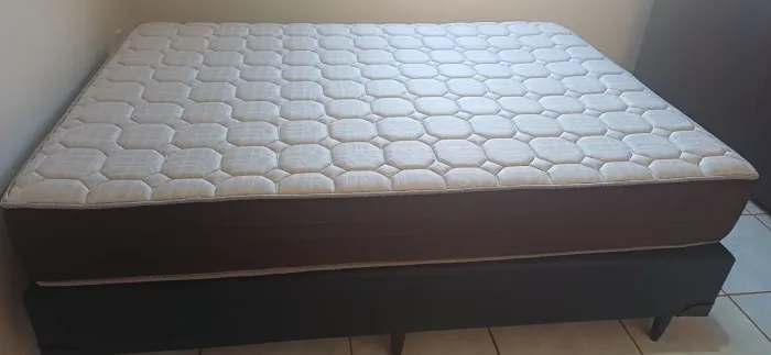Cama de Casal Novinha c/ NF