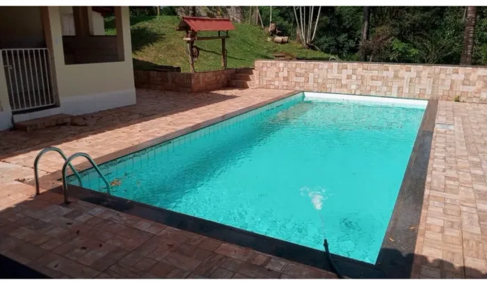 Sítio em Santa Isabel - piscina / lagoa- 2 casas