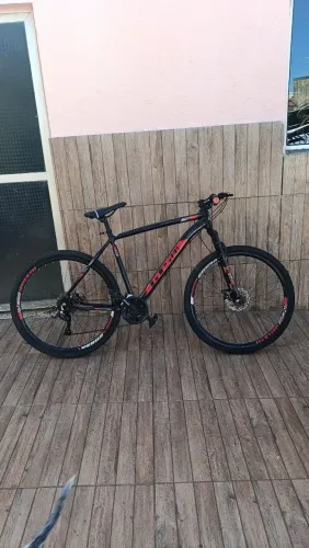 Bicicleta aro 29 câmbio Shimano GTS rápido 21 freio a disco cor preto - vermelho original