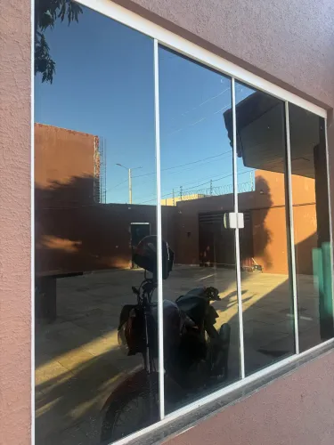 Vende-se janela de vidro