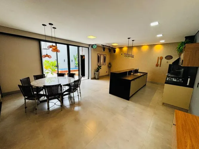 Casa à venda no bairro Jardim Sul em Uberlândia