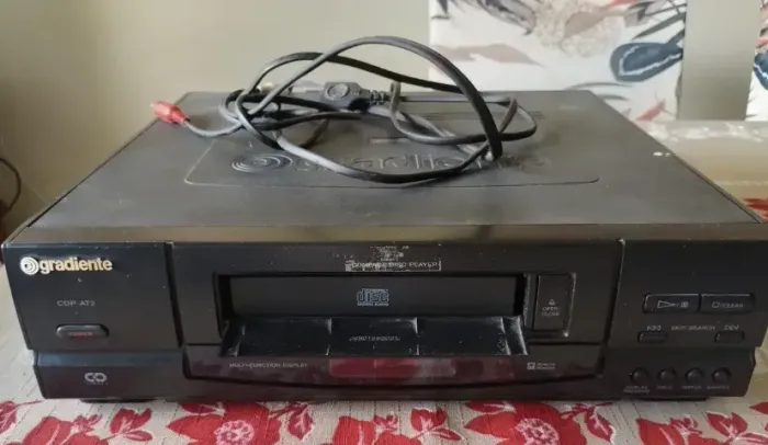 Cd Player Gradiente Cdp-at2 Para Retirada De Peças (SUCATA) - Ler Descrição