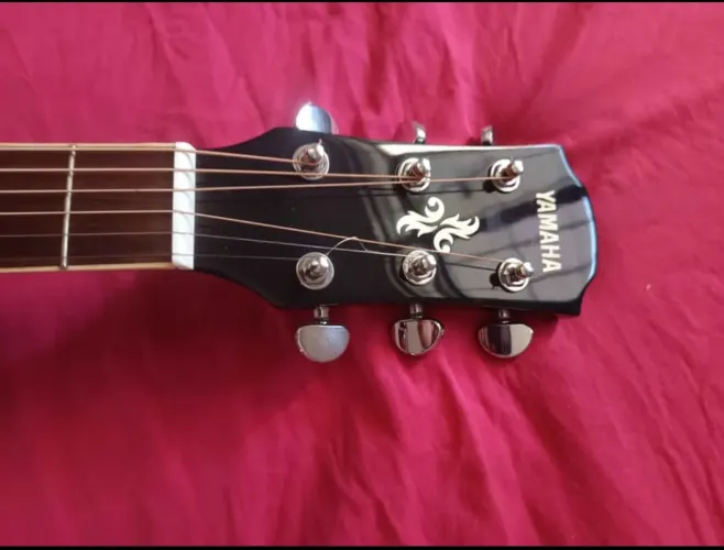 Violão elétrico Yamaha APX 600