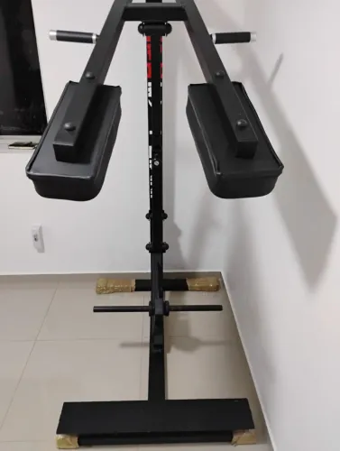 Máquina de panturrilha semi nova