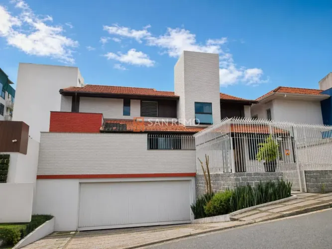 Centro | Casa 6 quartos, sendo 3 suites